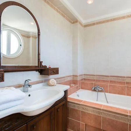 Exclusive Private In * Viros